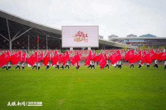 还自曝之前在买礼物、关心人方面原本不擅长，常常被身边的人吐槽